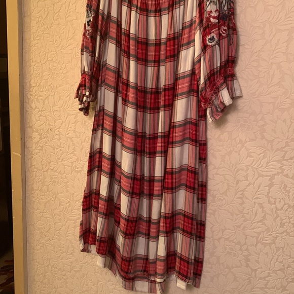 Dec brand name red coloured plaid , floral pattern on fronts and sleeves - Picture 6 of 6